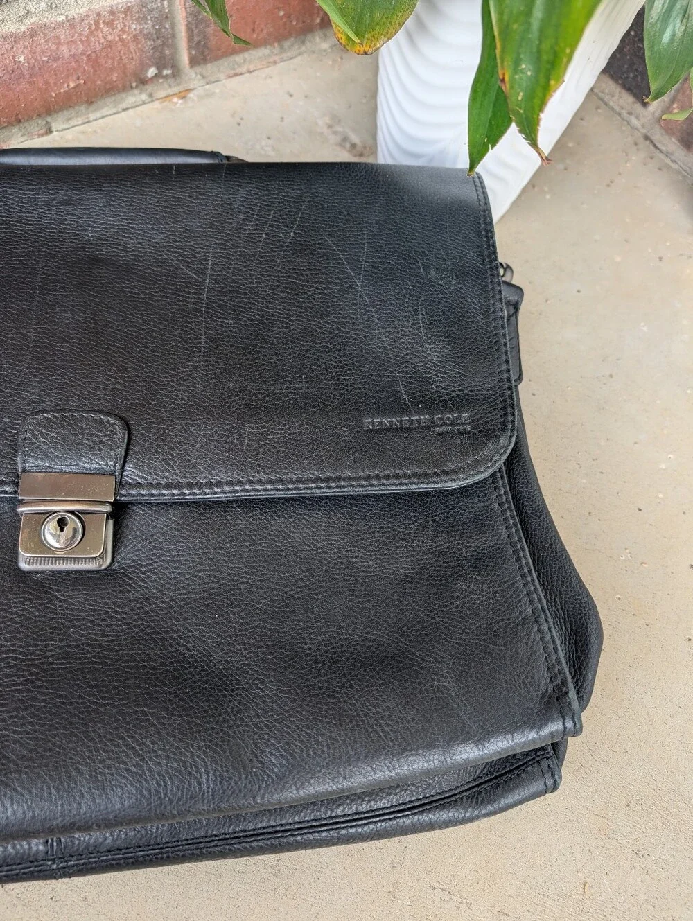 Vintage Y2K Kenneth Cole Pebble Leather Messenger Briefcase Crossbody, Black